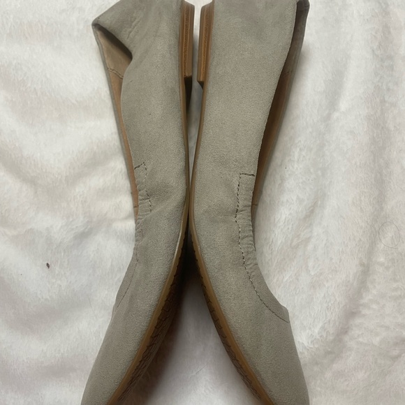 Violet & Red gray suede flats size 11 - Picture 3 of 5